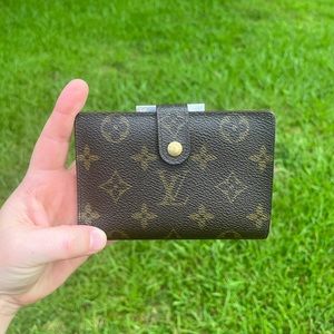 Louis Vuitton Kiss lock wallet